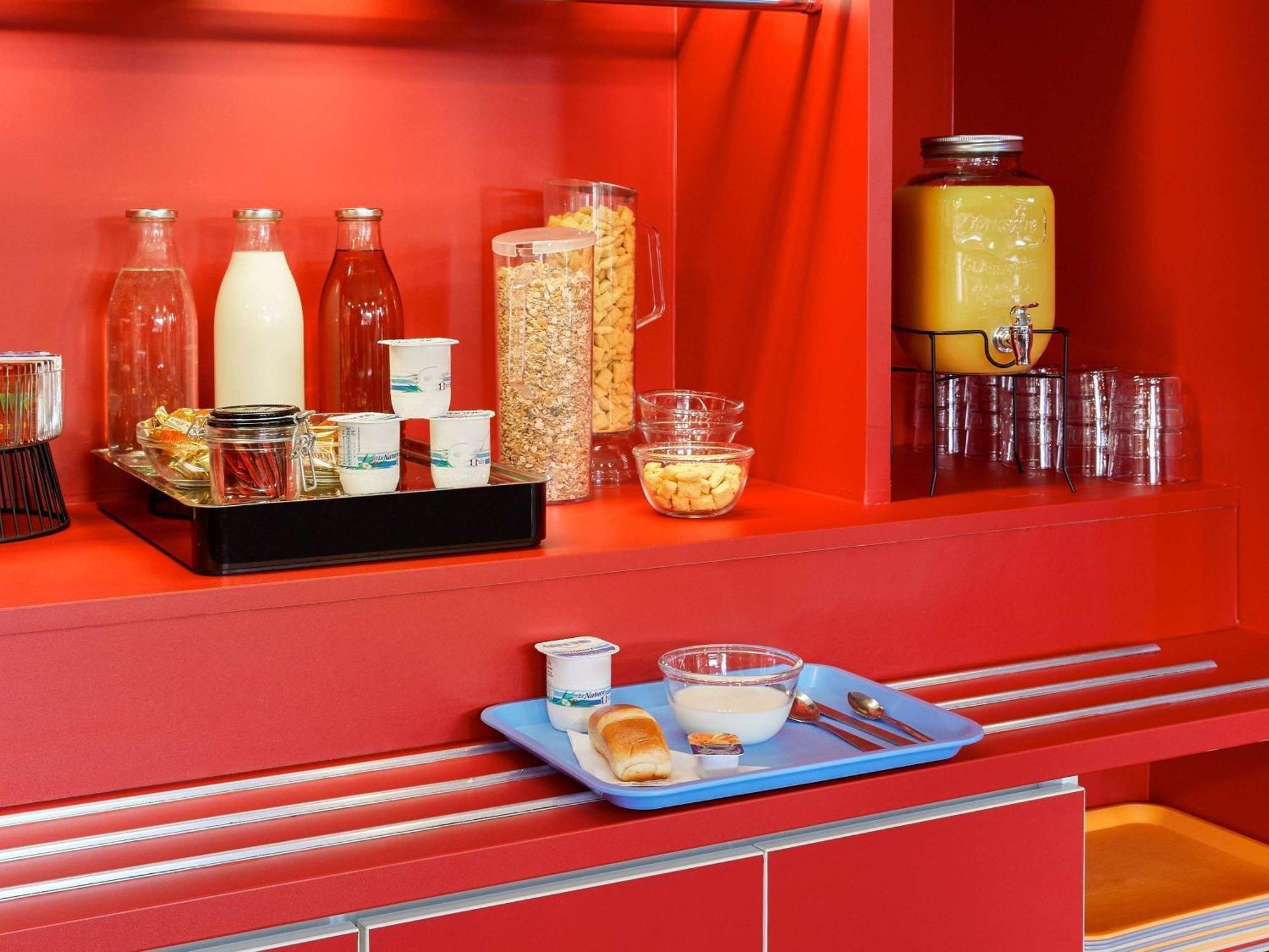 Hotelf1 Villeneuve Loubet Экстерьер фото